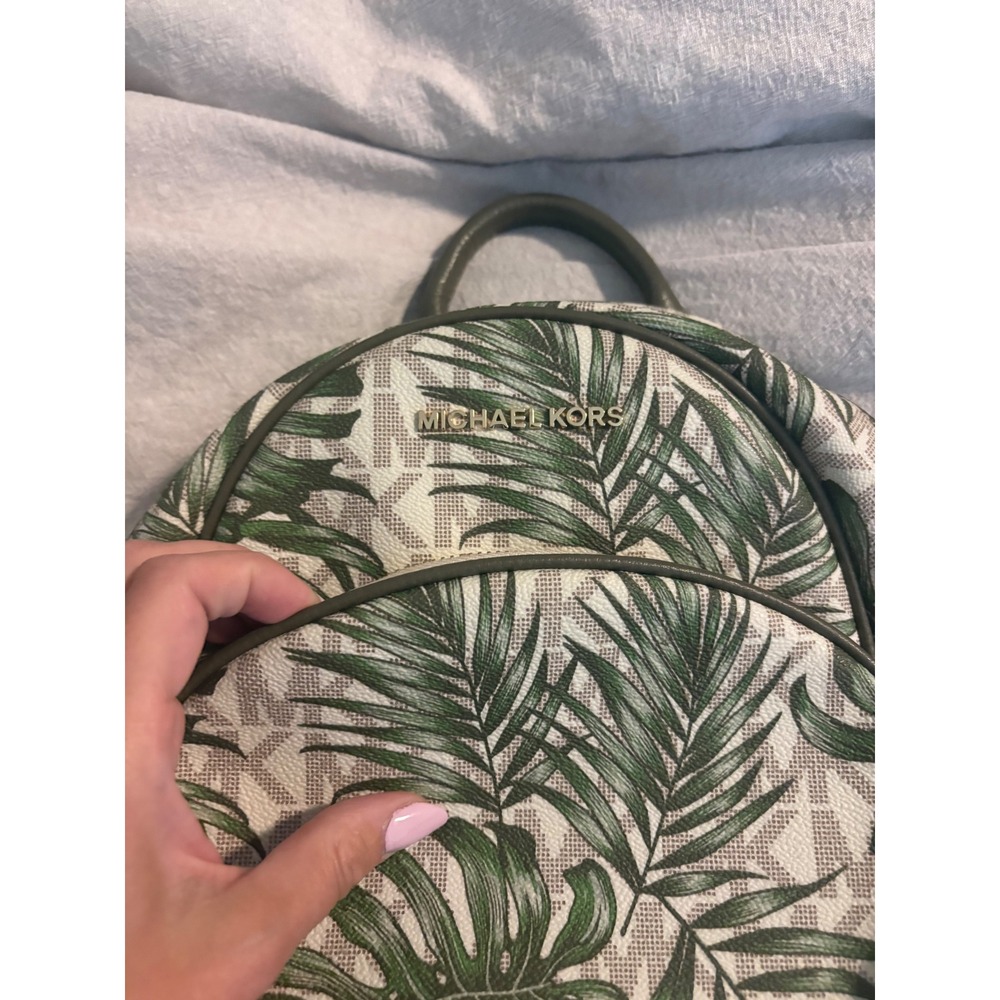 Michael Kors Abbey Medium Backpack Palm Leaf Signature Vanilla Olive 35T8GAYB2B - Picture 2 of 8